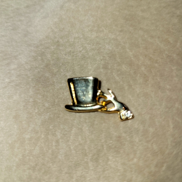 Source Unknown Other - Vintage top hat lapel pin